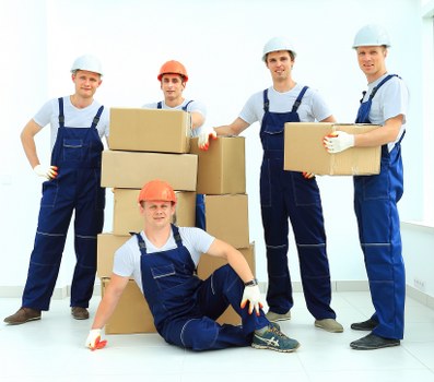 Careful loading and transport for a flat move near Newbury Park